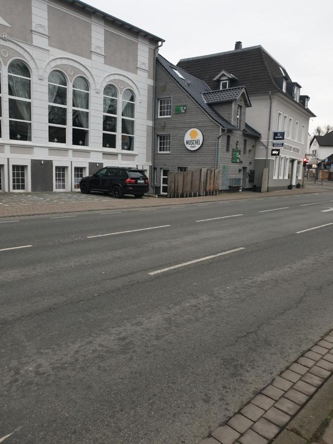 Victory Guesthouse - Handwerker Pension Bielefeld Bagian luar foto