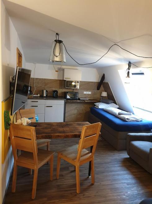Victory Guesthouse - Handwerker Pension Bielefeld Bagian luar foto
