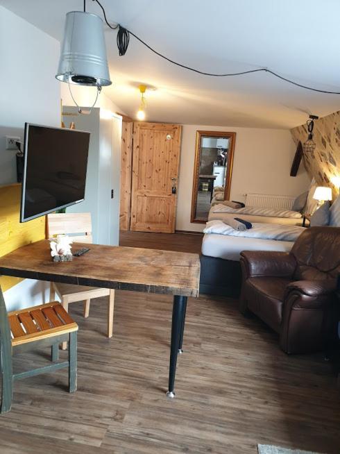 Victory Guesthouse - Handwerker Pension Bielefeld Bagian luar foto