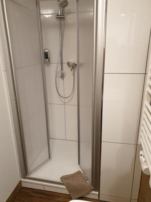 Victory Guesthouse - Handwerker Pension Bielefeld Bagian luar foto