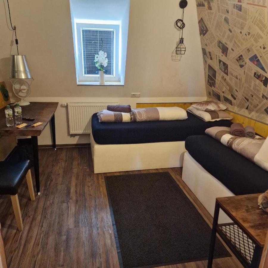 Victory Guesthouse - Handwerker Pension Bielefeld Bagian luar foto