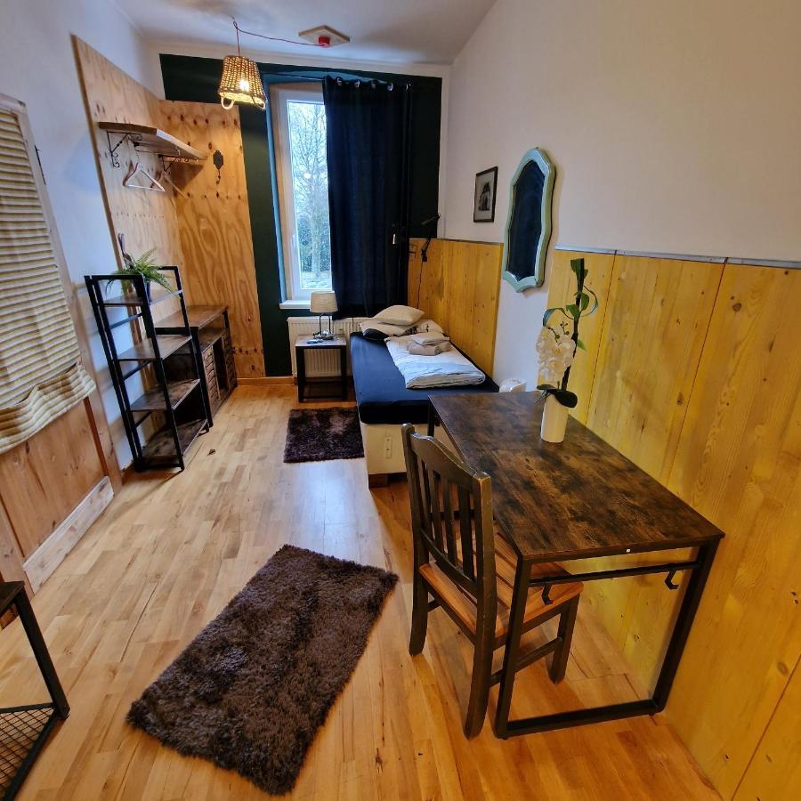 Victory Guesthouse - Handwerker Pension Bielefeld Bagian luar foto