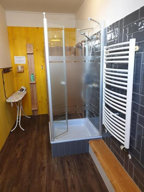Victory Guesthouse - Handwerker Pension Bielefeld Bagian luar foto