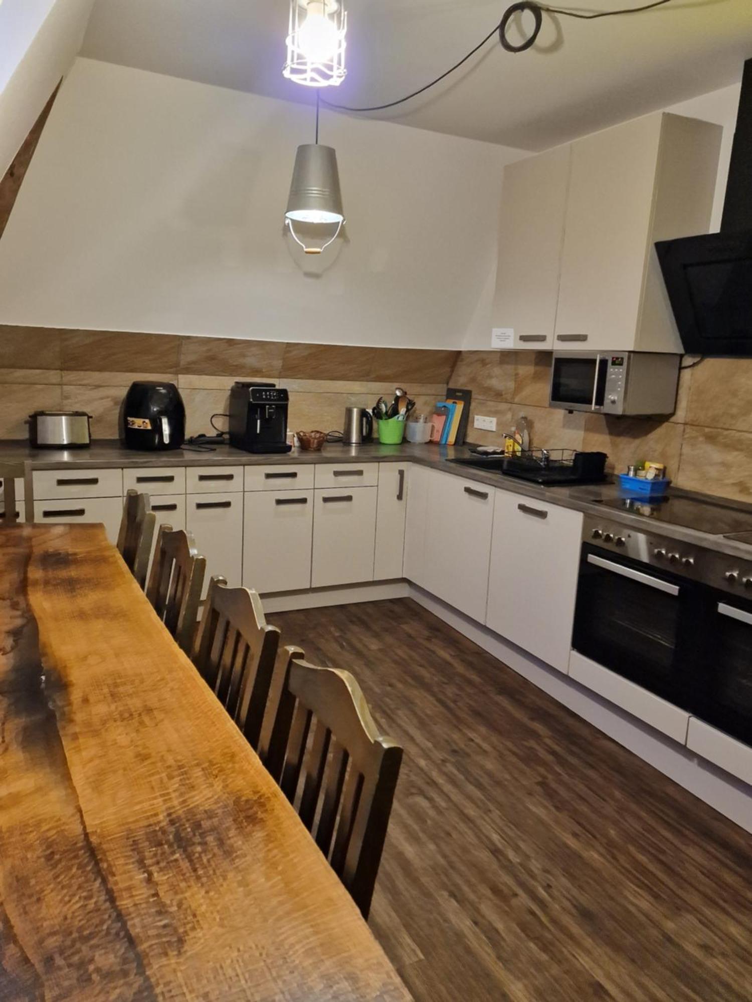 Victory Guesthouse - Handwerker Pension Bielefeld Bagian luar foto