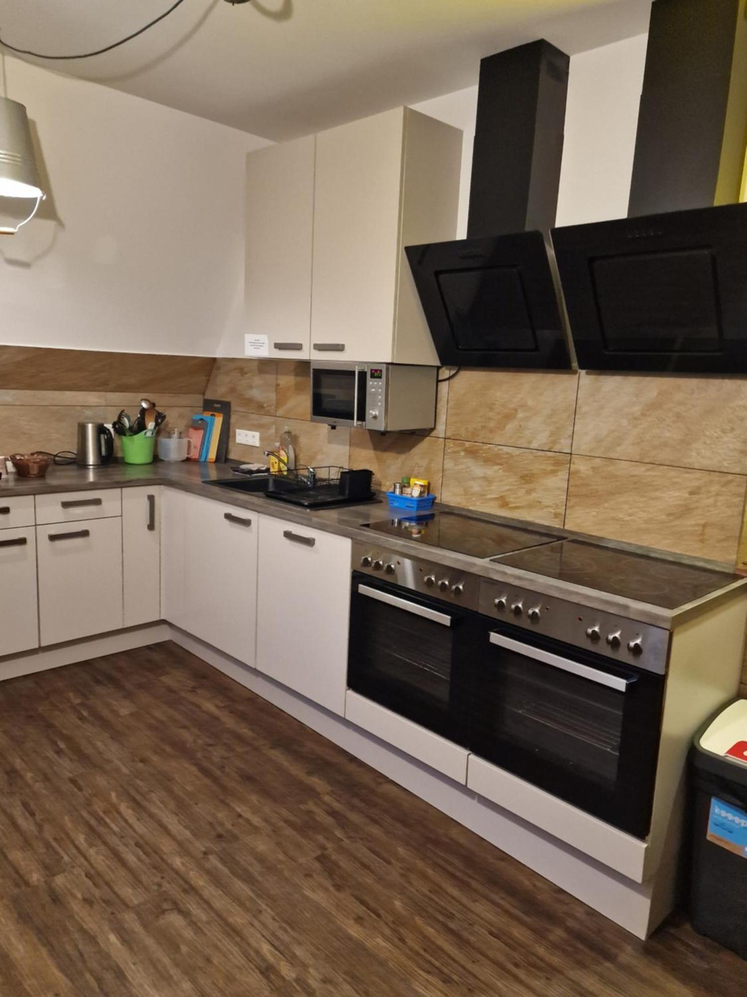Victory Guesthouse - Handwerker Pension Bielefeld Bagian luar foto