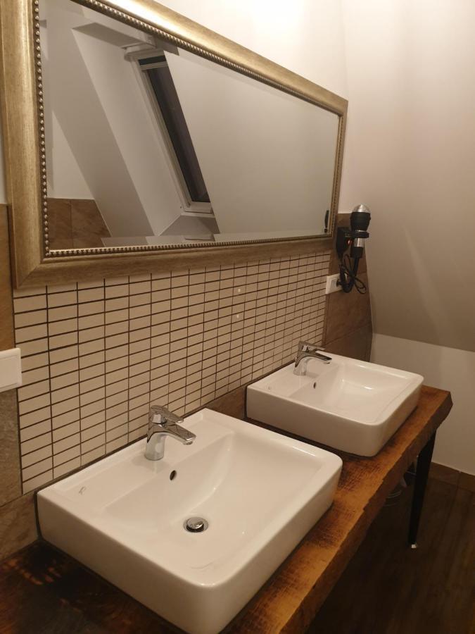 Victory Guesthouse - Handwerker Pension Bielefeld Bagian luar foto